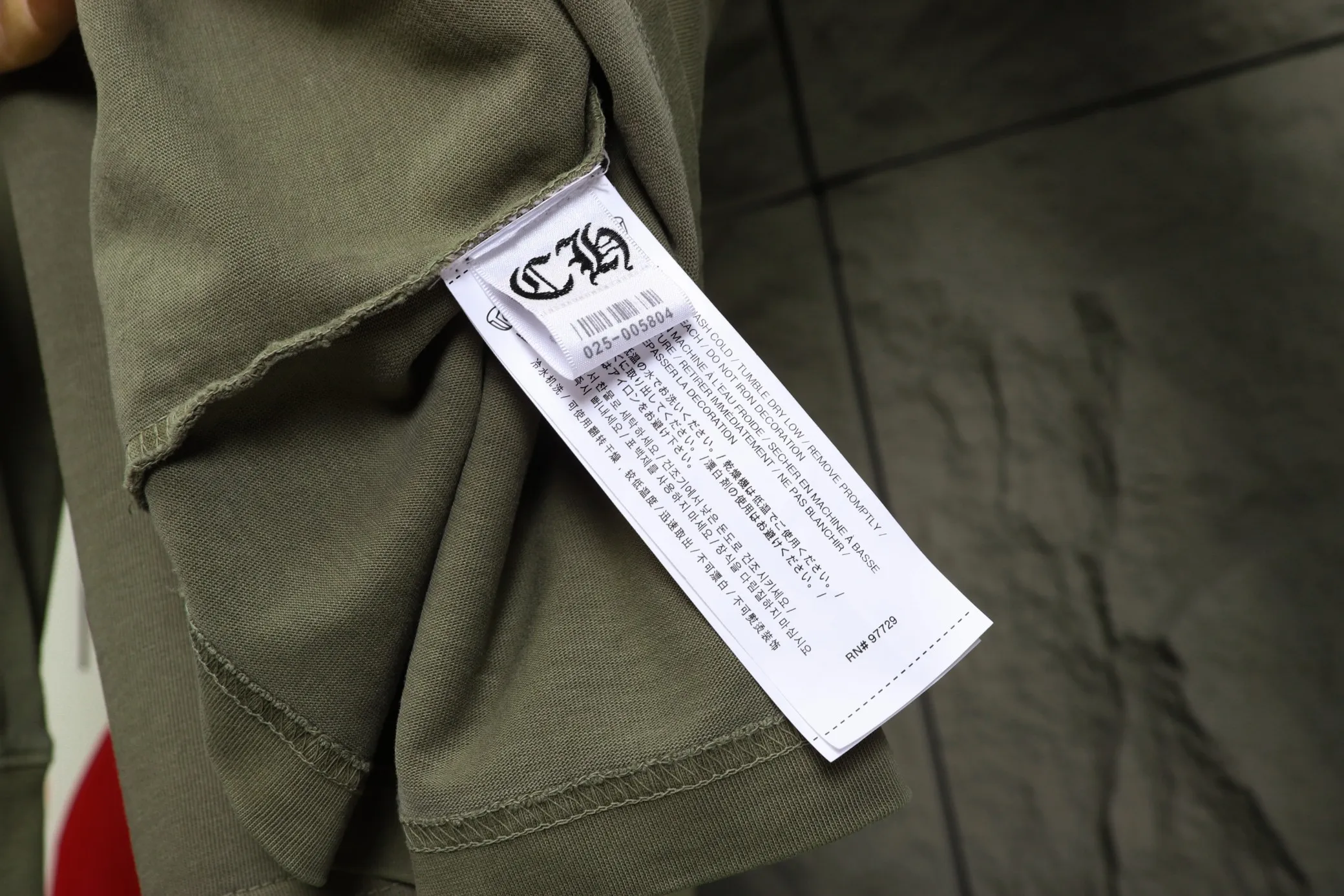 🅿️280 High-quality 25803 2025 early autumn new release🔥 Croxin washed distressed disc length T, 270g high weight double yarn plain fabric, and both the fabric and the garment have been washed, which is equivalent to two washing processes to prevent shrinkage.